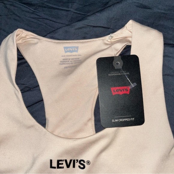 NWT Levi's Active Top - COPY - Picture 2 of 5
